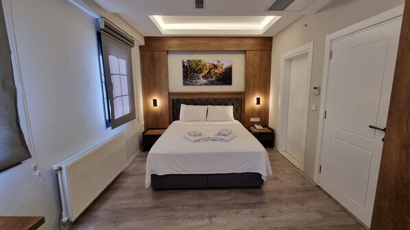 Perhehuone | Minibaari, tallelokero huoneessa