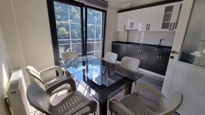 Apartment | Minibar, Zimmersafe, laptopgeeigneter Arbeitsplatz