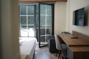 Minibar y caja de seguridad en la habitación 