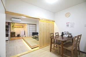 Family House | Living area | 32-inch flat-screen TV with cable channels