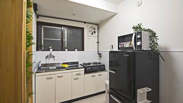 Family House | Private kitchen | Full-size fridge, microwave, stovetop, electric kettle