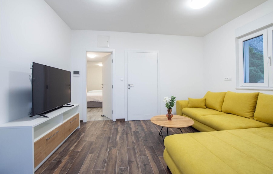 Awesome Apartment In Makarska With Heated Swimming Pool - Tučepi