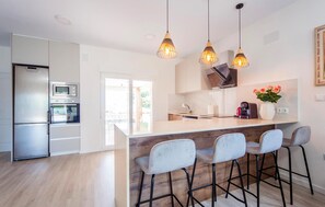 Fridge, oven, dishwasher, coffee/tea maker - Beautiful home in Torrent (Torrent)