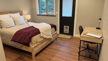 1 bedroom, desk, free WiFi, bed sheets