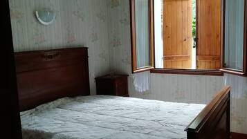 2 Schlafzimmer, Schreibtisch, Reisekinderbett, kostenloses WLAN