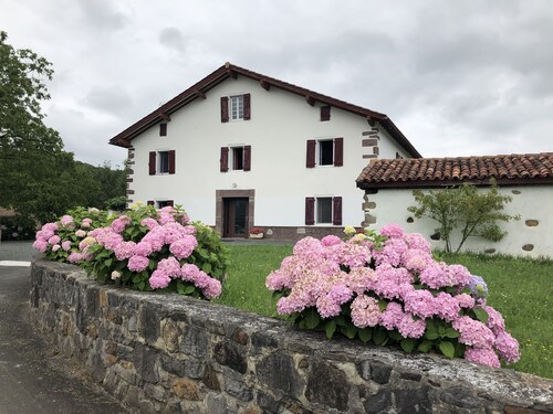  beau gite, refait à neuf, dans une  ancienne ferme.