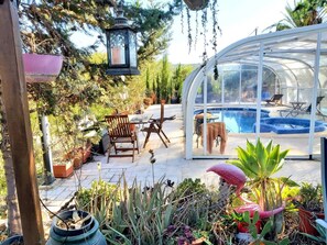 Outdoor dining - Relax and Rest (VC)