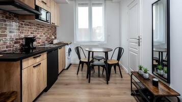 Refrigerador, microondas, horno, placa de cocina