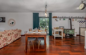 Dining - Cozy home in Frkasic with sauna (Frkasic)