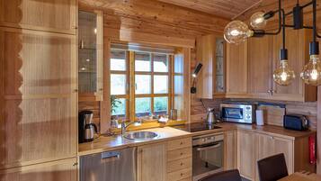 Refrigerador, microondas, horno y lavavajillas