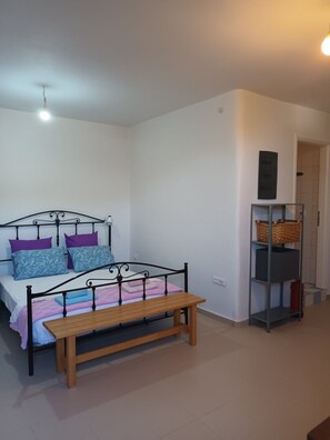 Apartment | 2 bedrooms, iron/ironing board, free WiFi, bed sheets