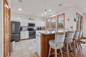 ثلاجة، ميكروويف، فرن، موقد طهي مسطح