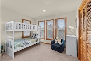 4 bedrooms, Internet, bed sheets