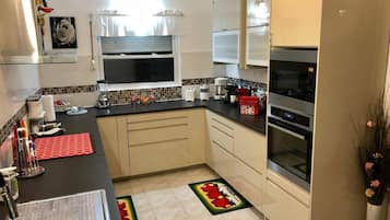 Vila, Beberapa Tempat Tidur | Dapur pribadi | Lemari es, microwave, oven, dan kompor