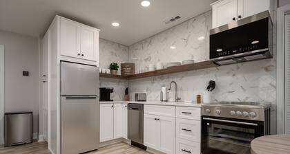 Summer Special Discounts! // Close To The Boardwalk // 2 Parking Spots!