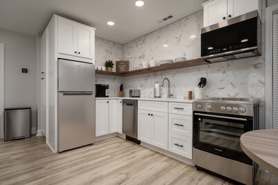 Summer Special Discounts! // Close To The Boardwalk // 2 Parking Spots!