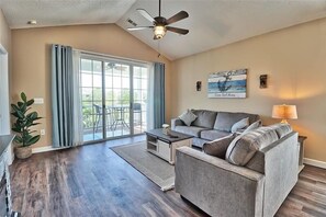 TV, DVD player - 234 Ironwood - Barefoot Resort Rentals (North Myrtle Beach)