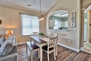 Dining - 234 Ironwood - Barefoot Resort Rentals (North Myrtle Beach)