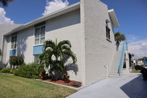 Exterior - Shoreline Sanctuary- Completely Remodeled Waterfront Stay- Walkable to Beach! (Madeira Beach)