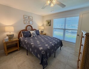 3 bedrooms, desk, iron/ironing board, free WiFi - Shoreline Sanctuary- Completely Remodeled Waterfront Stay- Walkable to Beach! (Madeira Beach)