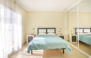 5 bedrooms, travel crib, free WiFi, bed sheets
