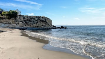 Una spiaggia nelle vicinanze
