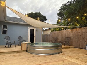 Terrace/patio - KING Bed & Mini Golf, Pet Friendly! Cowboy Pool Close to Beach Airport & Zoo BBQ (West Palm Beach)