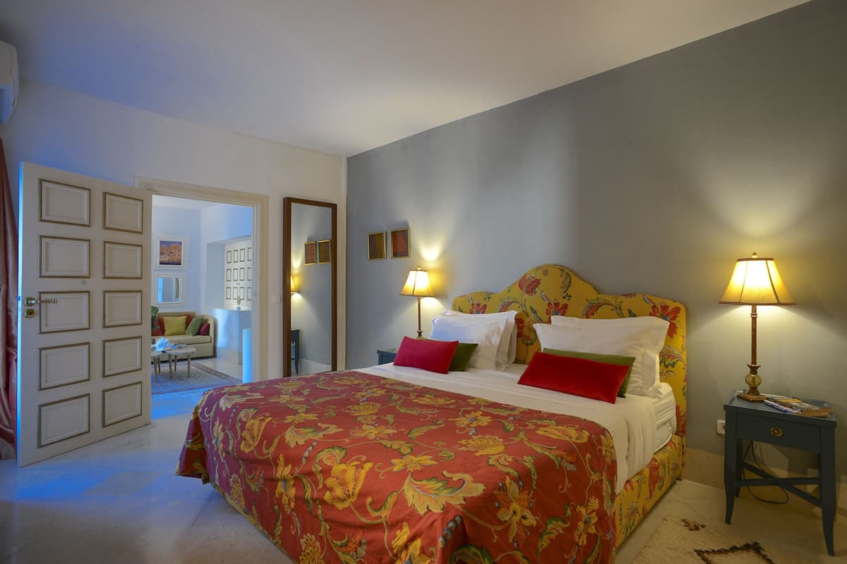 Suite Florale | 1 dormitorio, ropa de cama de alta calidad, minibar y caja fuerte