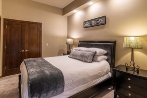 1 chambre, literie de qualité supérieure, fer et planche à repasser