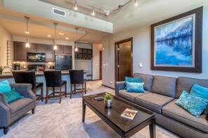 薄型テレビ、暖炉