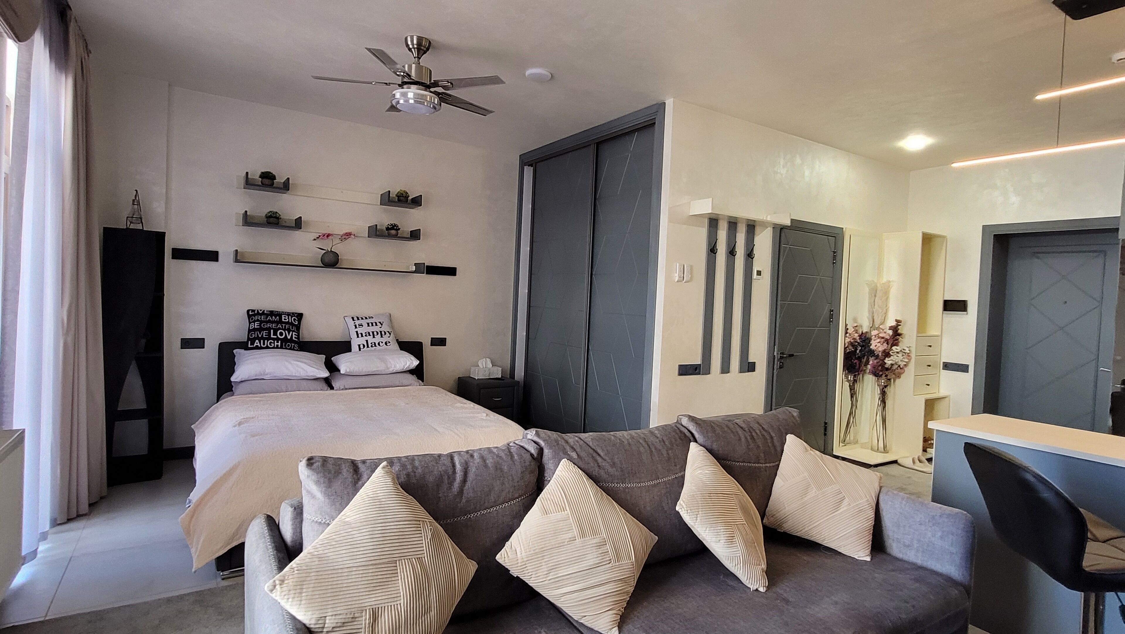 1 dormitori, planxa i posts de planxar, wifi gratuïta i roba de llit 