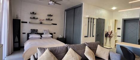 1 dormitori, planxa i posts de planxar, wifi gratuïta i roba de llit