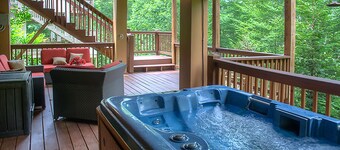 Edelweiss Chalet - Innsbruck Cabin, Creek and Golf Course Views and Hot Tub