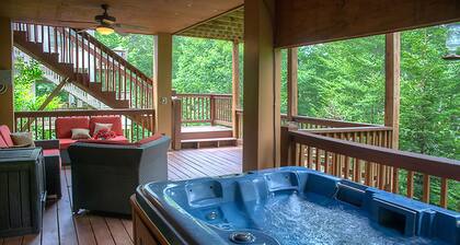 Edelweiss Chalet - Innsbruck Cabin, Creek and Golf Course Views and Hot Tub