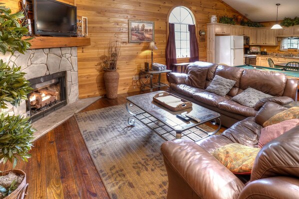 Televisión y chimenea 