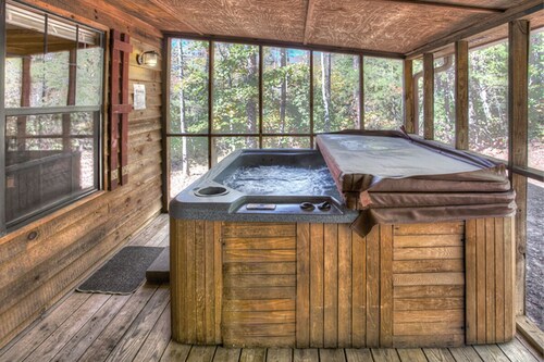 Alpine Escape | 2BR Cabin with Screened in Porch, Outdoor Fireplace and Hot Tub