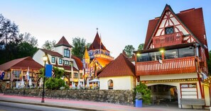 Exterior - Chalet on the Green - Luxury Innsbruck Home w/ Covered Deck and Hot Tub in Helen (Helen)