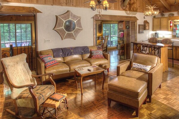 Televisión y chimenea 