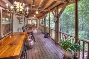 Interior - Delaine`s Retreat - 4 BR Cabin, Dog Friendly, Walkable to Downtown Helen, GA (Helen)