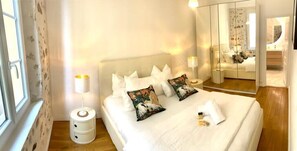 1 bedroom, iron/ironing board, WiFi, bed sheets - (008) Cosy & Chic Old Town (Antibes)