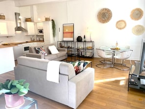 TV - (008) Cosy & Chic Old Town (Antibes)