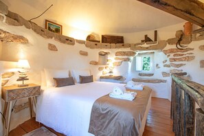 8 chambres, fer et planche à repasser, Wi-Fi gratuit, draps fournis