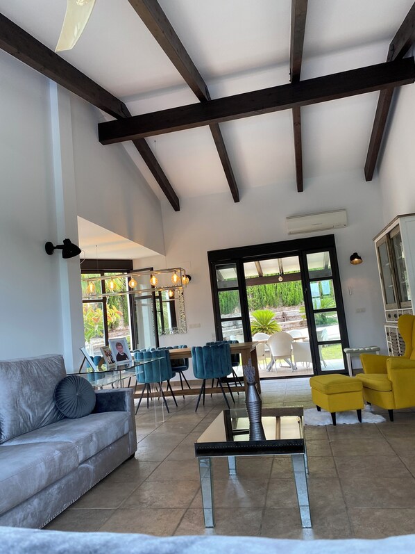 TV connectée, cheminée