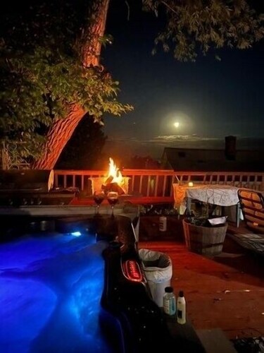 Duluth minnesota 5 Bedrooms 8 beds near UMD and north shore sleeps 6