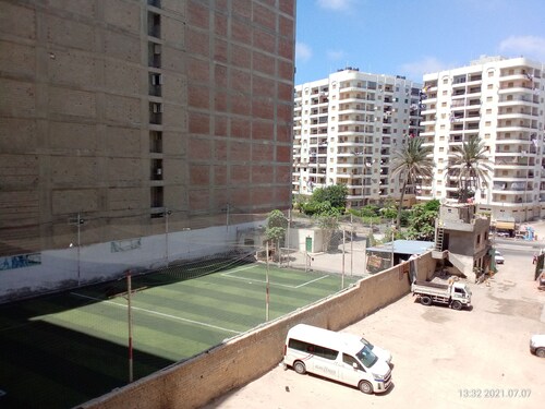 A 3-BR apt w FP, GV & 20 min to the sea & Muntazah