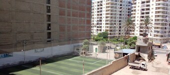 A 3-BR apt w FP, GV & 20 min to the sea & Muntazah