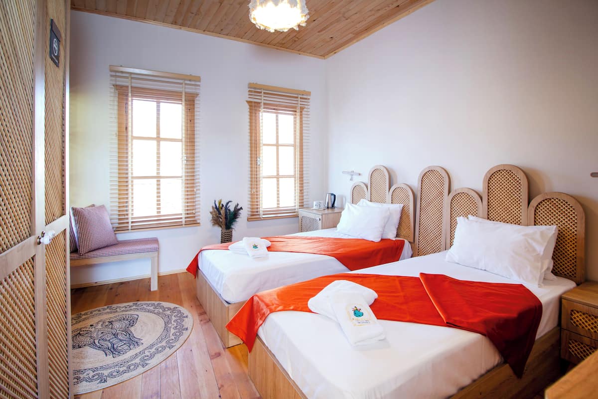 Classic Twin Room, 2 Twin Beds, City View | Minibar, in-room safe, individually decorated, individually furnished