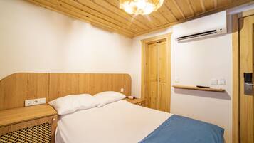 Quarto econômico, 1 cama de casal | Vista do quarto