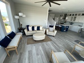 Smart TV, books - The Barefoot Pelican -Sunset Views on water- 5 minutes from beach- great fishing (Jamaica Beach)