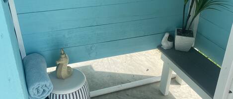 المنطقة المحيطة بالمنشأة